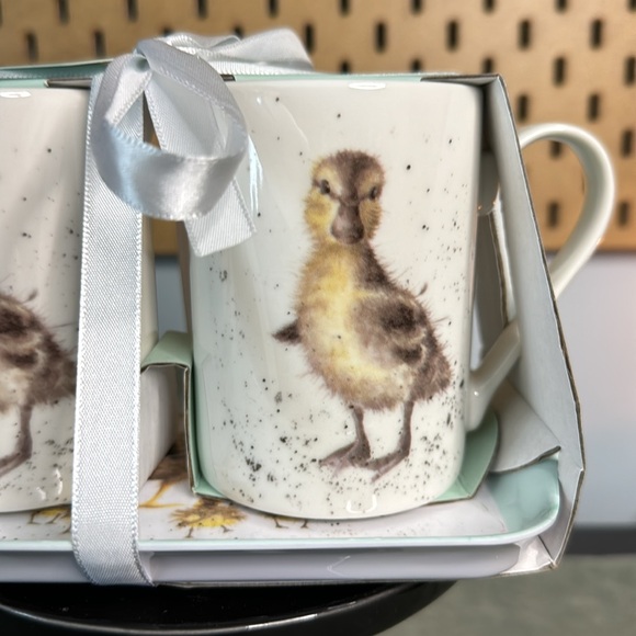 Royal Worcester set of fine bone china mugs with tray - Picture 3 of 5